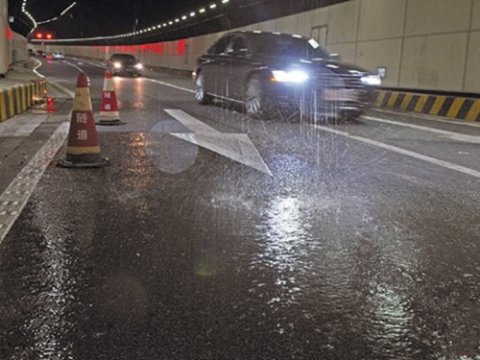 营盘路湘江隧道防水堵漏工程施工案例